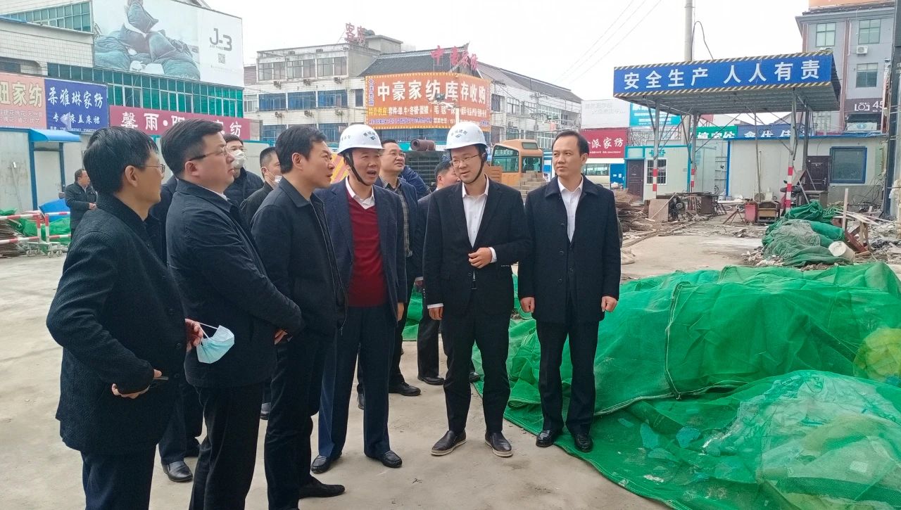 南通市家紡市場協(xié)同發(fā)展領導小組組長、副市長潘建華在園區(qū)視察